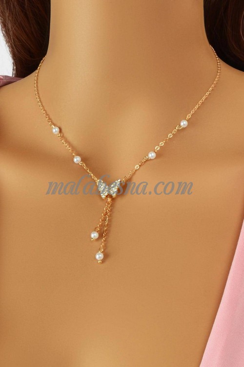 Golden necklace with heart and pearls