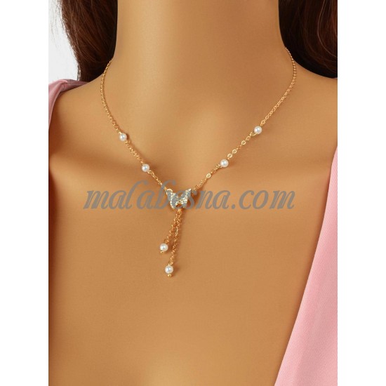 Golden necklace with heart and pearls