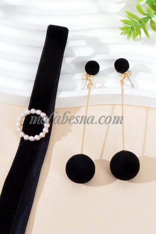 Black necklace and earrings with round pearls