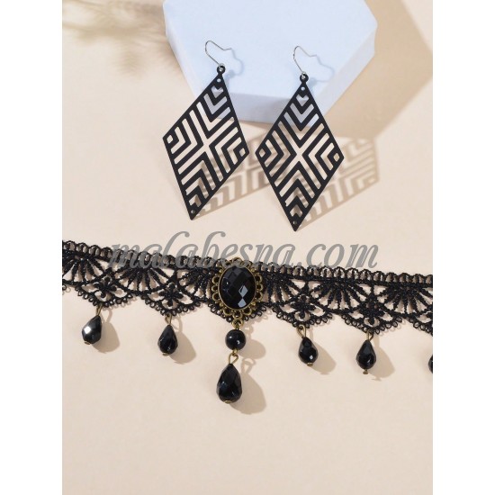 Set of black necklace and earrings with black pearls