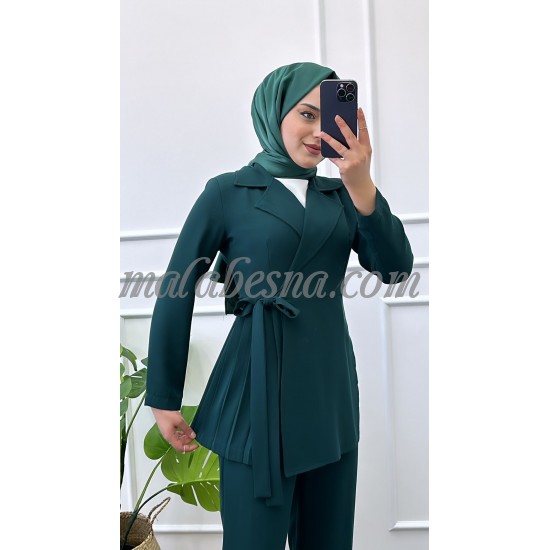 2 pieces Green suit with layers on the waist