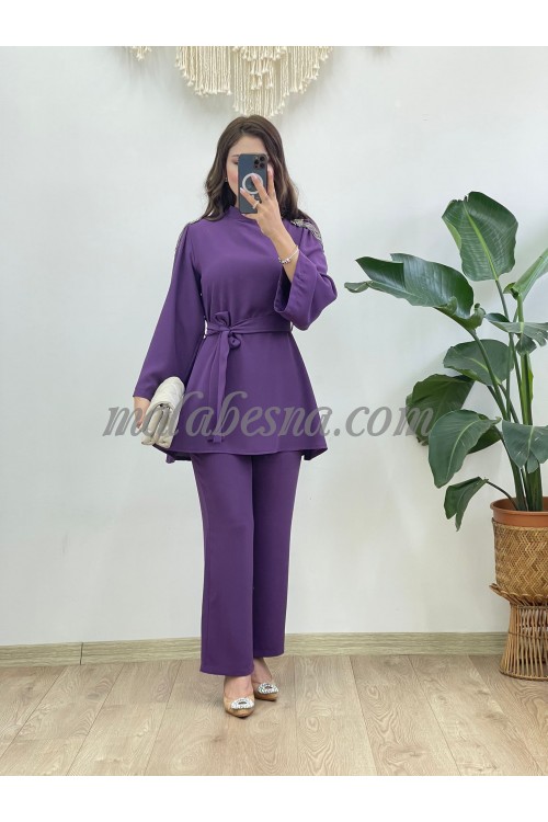2 pieces purple suit with accessories on the shoulders and belt