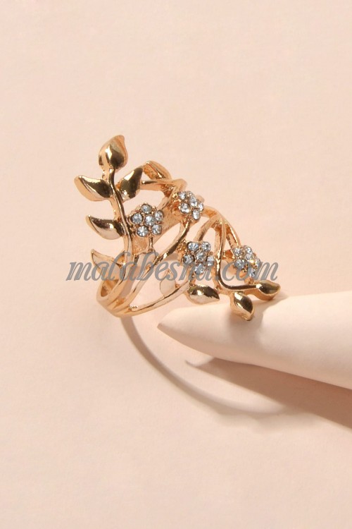 Golden ring with tree leaves