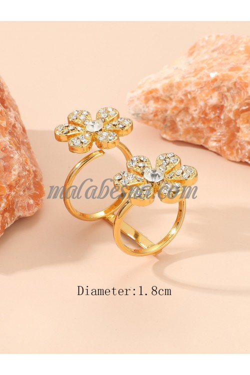 Golden ring with two flower on the ends