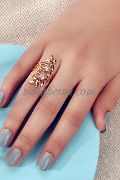 Flower pattern golden ring