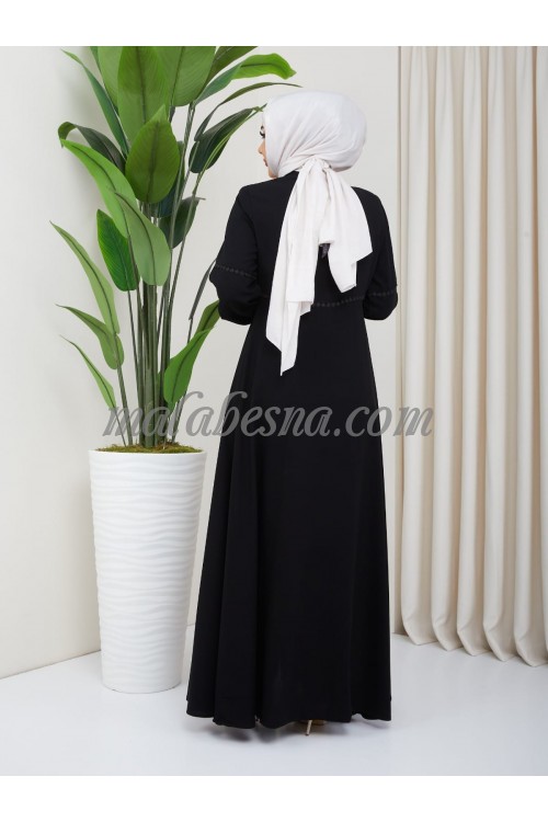 Black cloush Abaya with patterned line on the waist