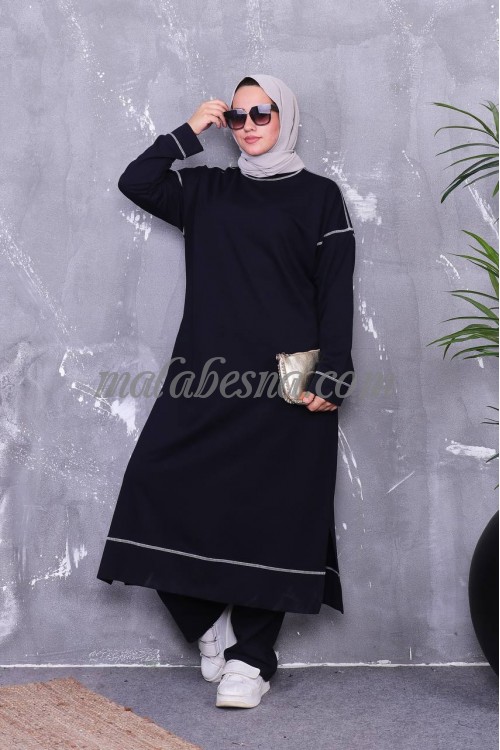 2 Pieces black tracksuit with long blouse and white line on the blouse