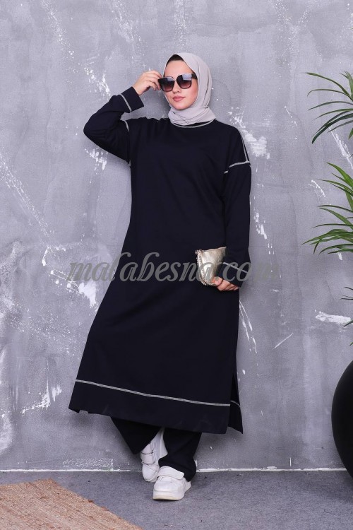 2 Pieces black tracksuit with long blouse and white line on the blouse