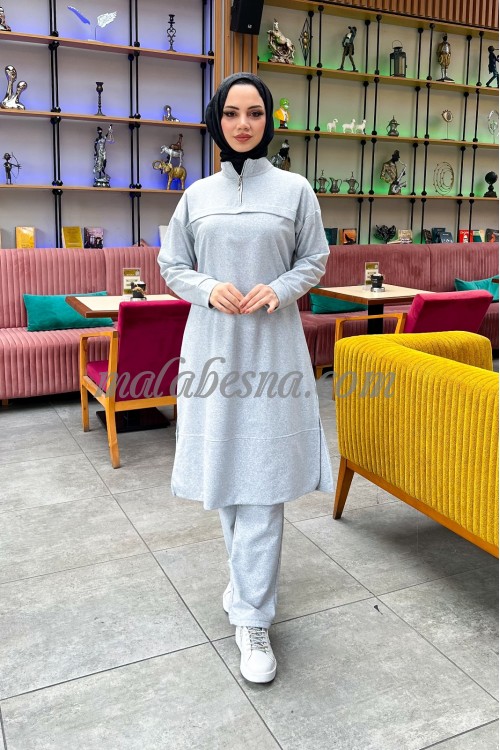 2 Pieces gray suit with blouse and pants with rubber on the legs with hat