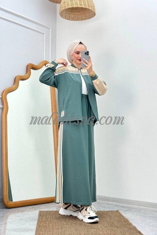 2 Pieces Green skirt suit with lines on along of skirt and jacket