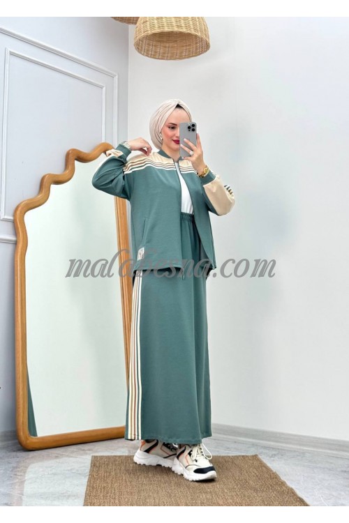 2 Pieces Green skirt suit with lines on along of skirt and jacket