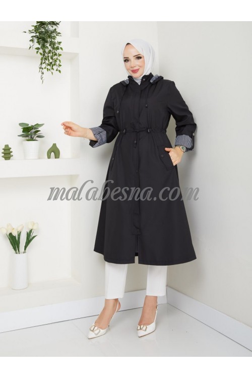 Black trenshcot with hat and inlined belt with pockets