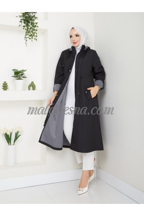 Black trenshcot with hat and inlined belt with pockets