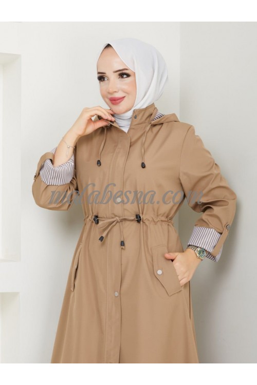 beige trenshcot with hat and inlined belt with pockets