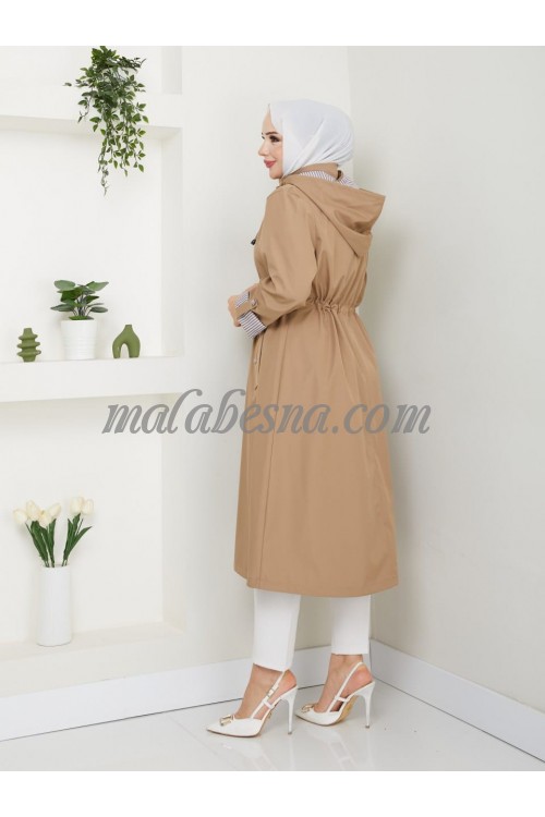 beige trenshcot with hat and inlined belt with pockets