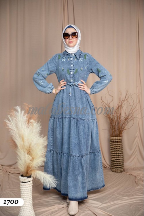 Jeans heavy dress with inlined belt with cloush and flowers pattern