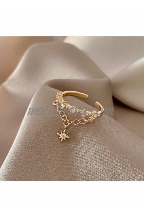 Golden ring with a star and a Zirconia in the middle