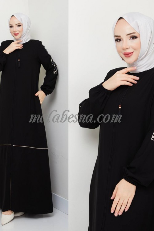 Black abaya with pattern on the shoulder