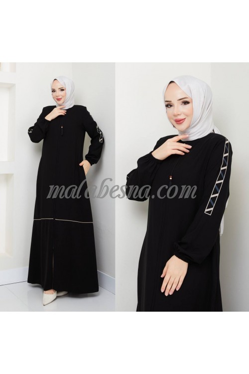 Black abaya with pattern on the shoulder