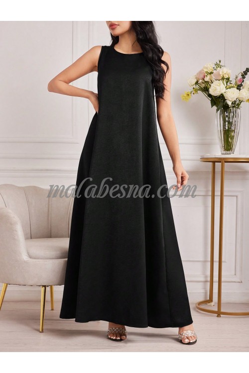 Sleeveless long black internal dress